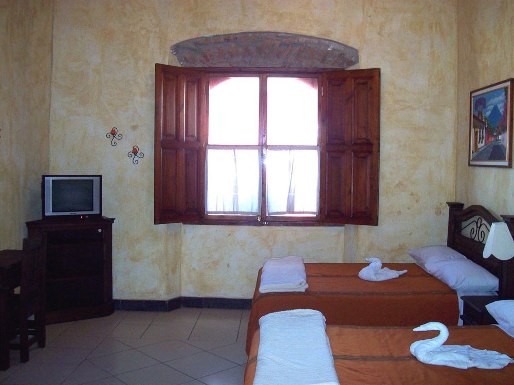 Casa Del Parque By Ahs Antigua